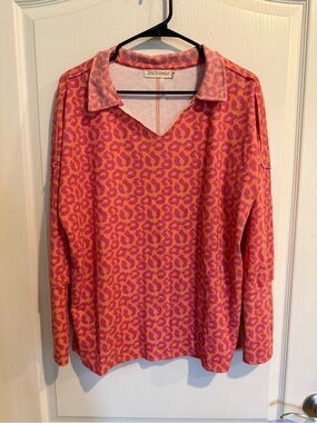 Grace + Emma long-sleeve shirt features a pink orange leopard oversized small